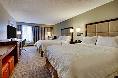 2 Queens Mobility/Hearing Access Ri Shwr Ns