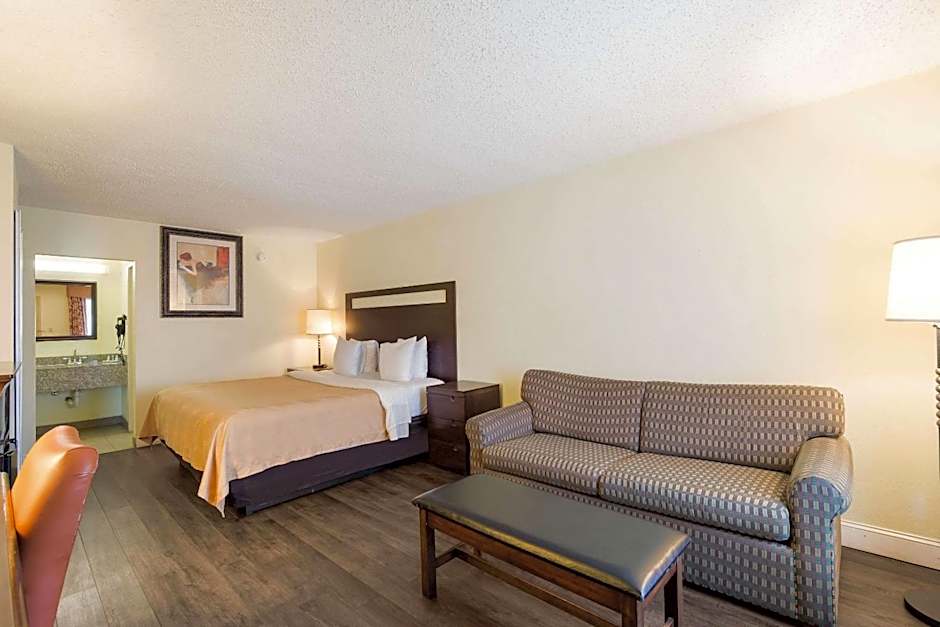 Quality Inn & Suites Conference Center Statesboro Historic District