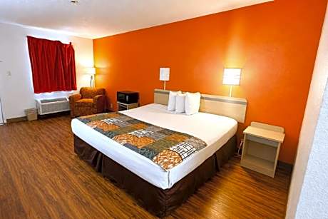 King Bed Smoking
