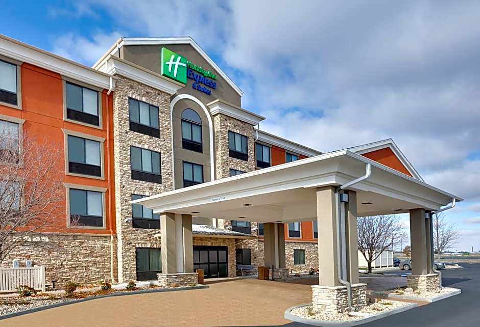 Holiday Inn Express & Suites Mitchell By IHG
