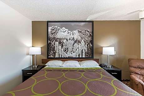 1 King Bed, Non-Smoking