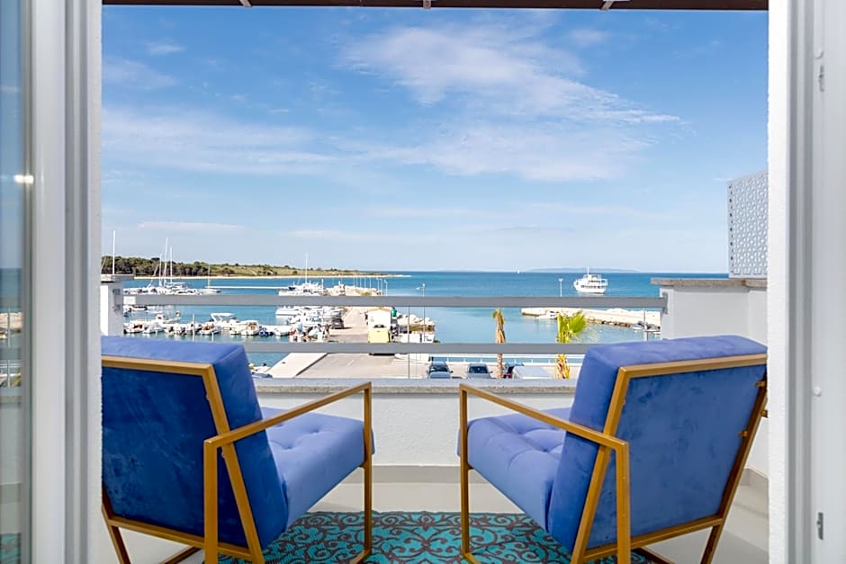 Boutique Residence Sundays