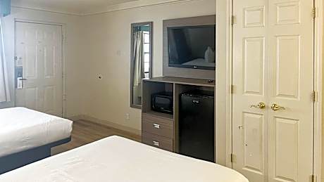 2 Full Beds | Non-Smoking, Kitchen