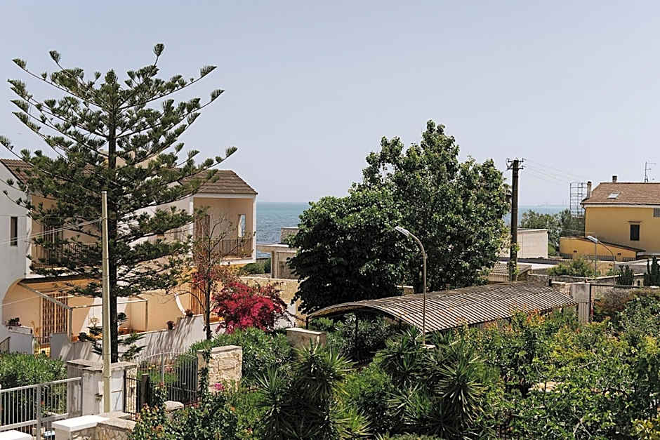 APULIA BLUE APARTEMENTS & B&B