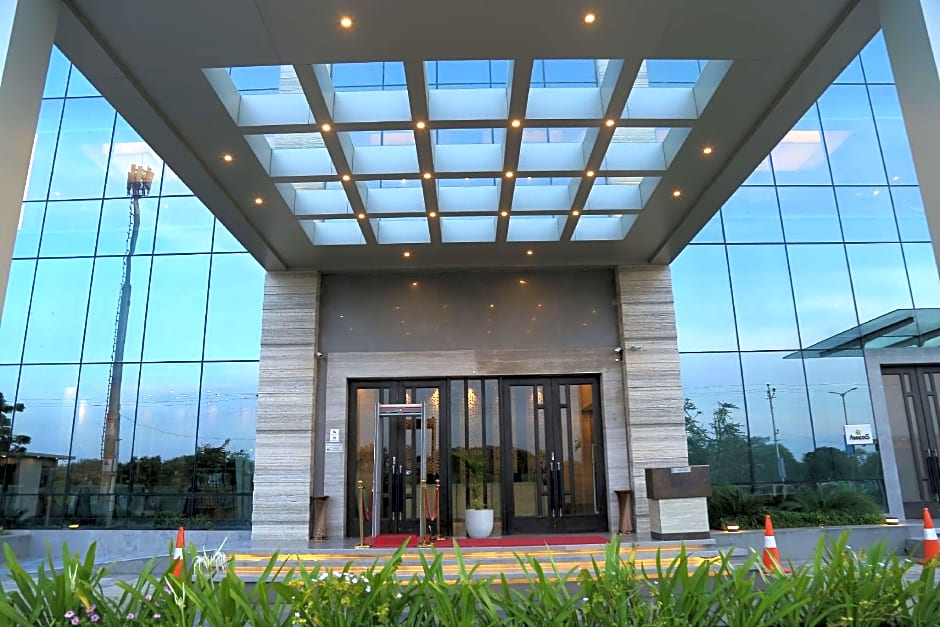 Efcee Sarovar Premiere