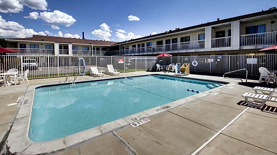 Super 8 by Wyndham Woods Cross - Salt Lake City North