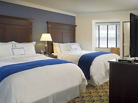 Queen Room with Two Queen Beds with Beach View