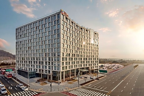 Ramada Encore by Wyndham Gimpo Han River Hotel