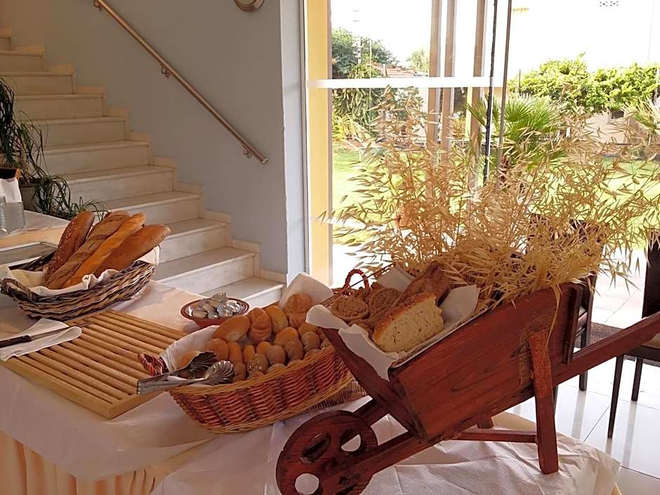 Meropi Hotel & Apartments