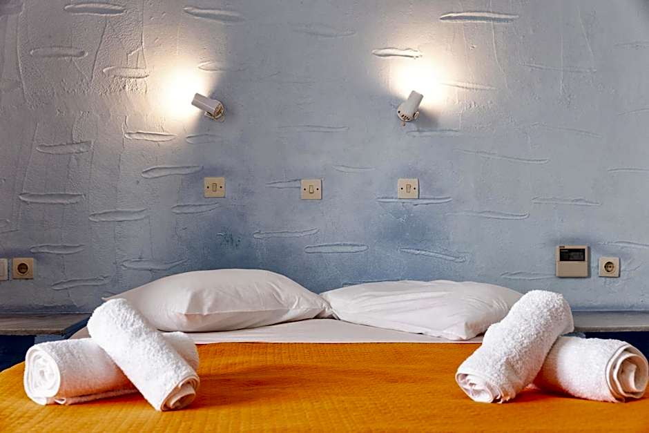 Stratos Apartments & Studios