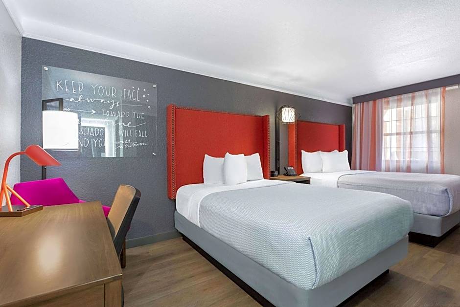 La Quinta Inn & Suites by Wyndham Pensacola