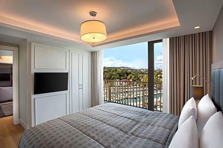 Two-Bedroom Apartment with Marina View