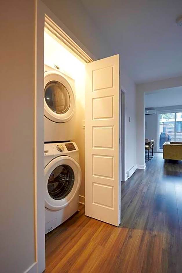 Design 3 bedroom flat with private terrace in Little Italy by Denstays