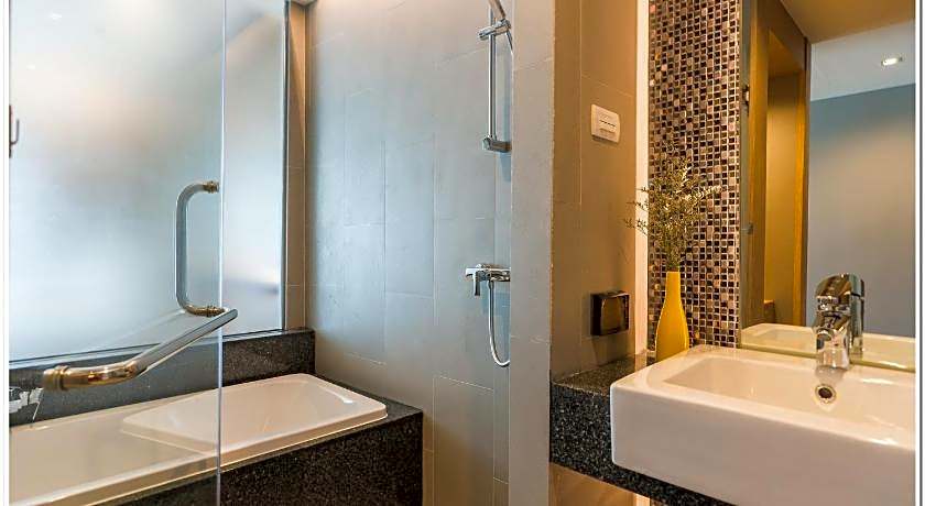 Sea Me Spring Tree Hotel