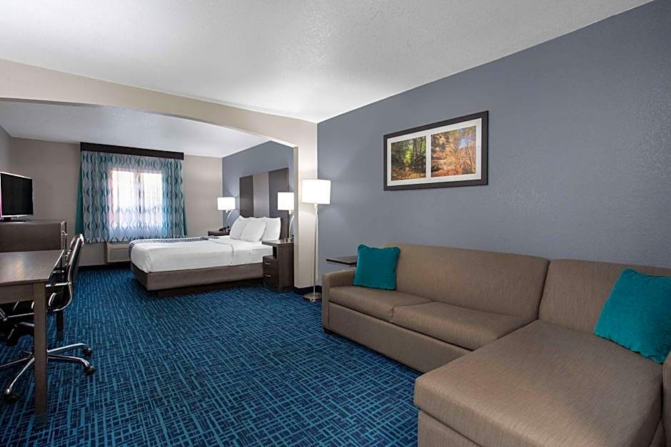 La Quinta Inn & Suites by Wyndham Peru Starved Rock St Park 