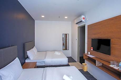 Family Quad ( No Window )