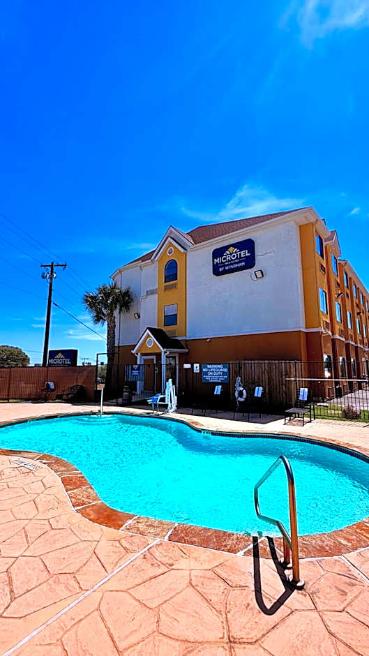 Microtel Inn & Suites By Wyndham New Braunfels