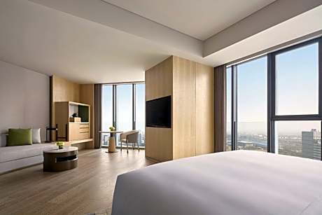 Distinctive Guest Room with 1 King, City view