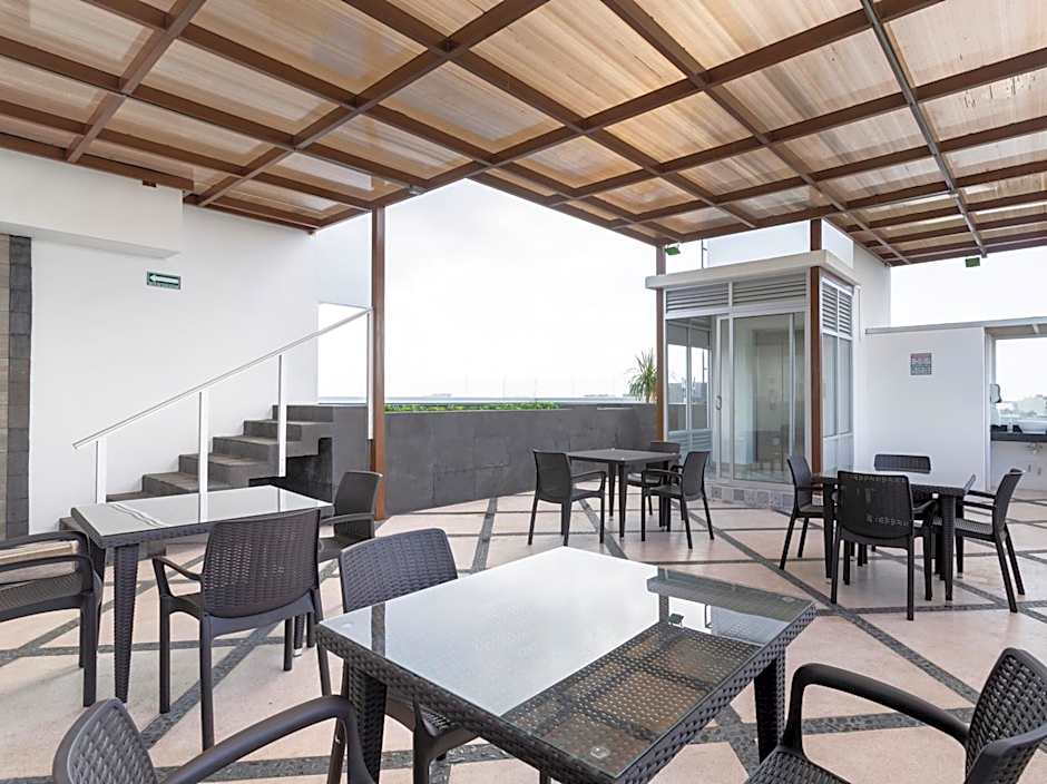 Illusion Xpress I Attraction Hotel Deluxe