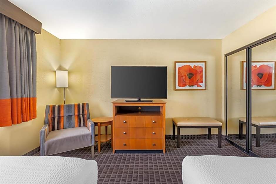 Best Western Plus Scottsdale Thunderbird Suites