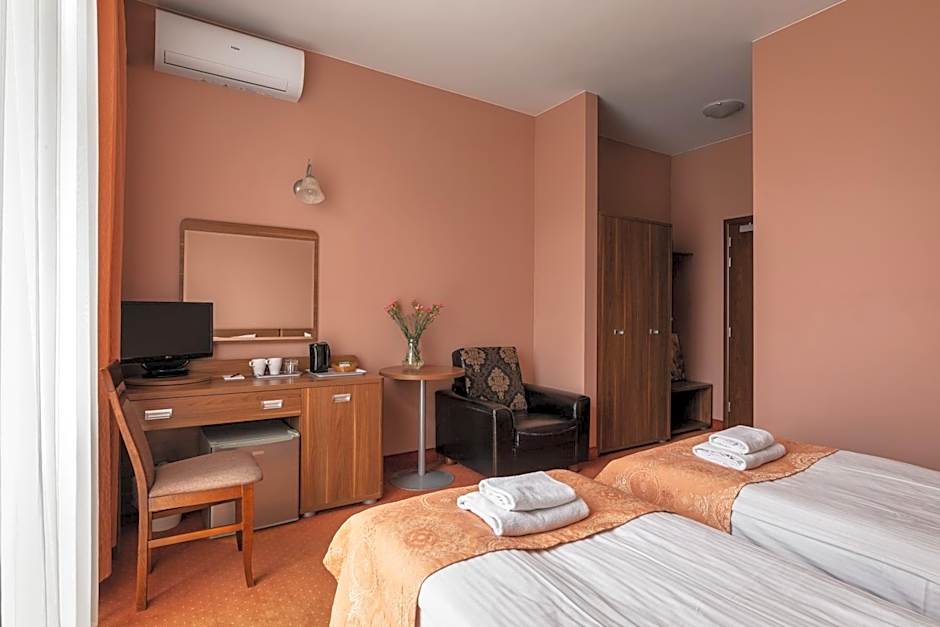 Paria Hotel
