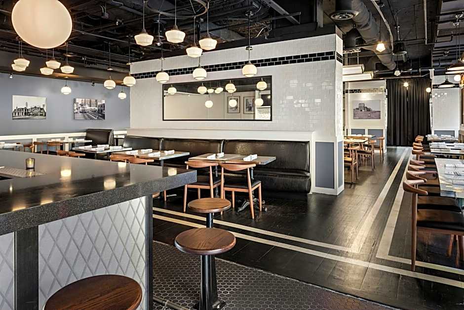 Courtyard by Marriott Chicago Downtown/River North