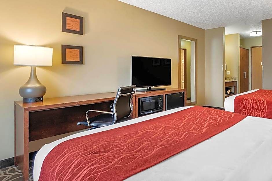 Comfort Inn Dyersville Near Field of Dreams