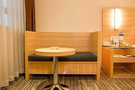 Dossen - Standard Bed Room