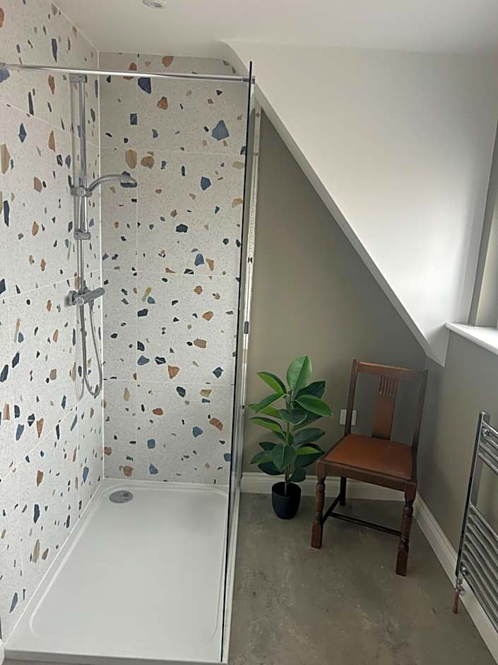 Trowel and Hammer Flat 1