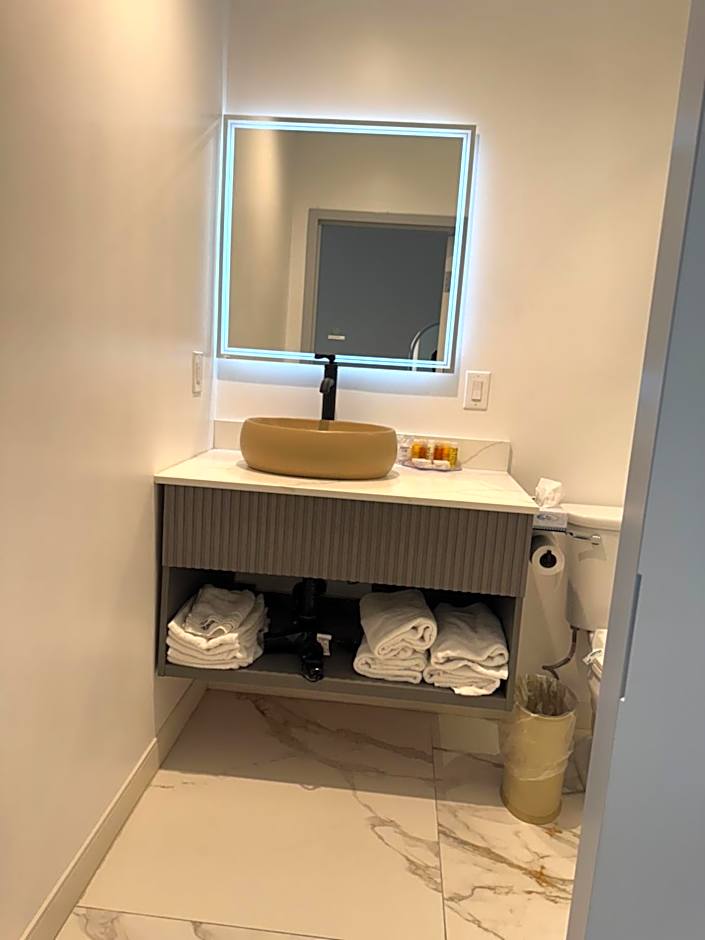 Hotel Rudra - Hollywood