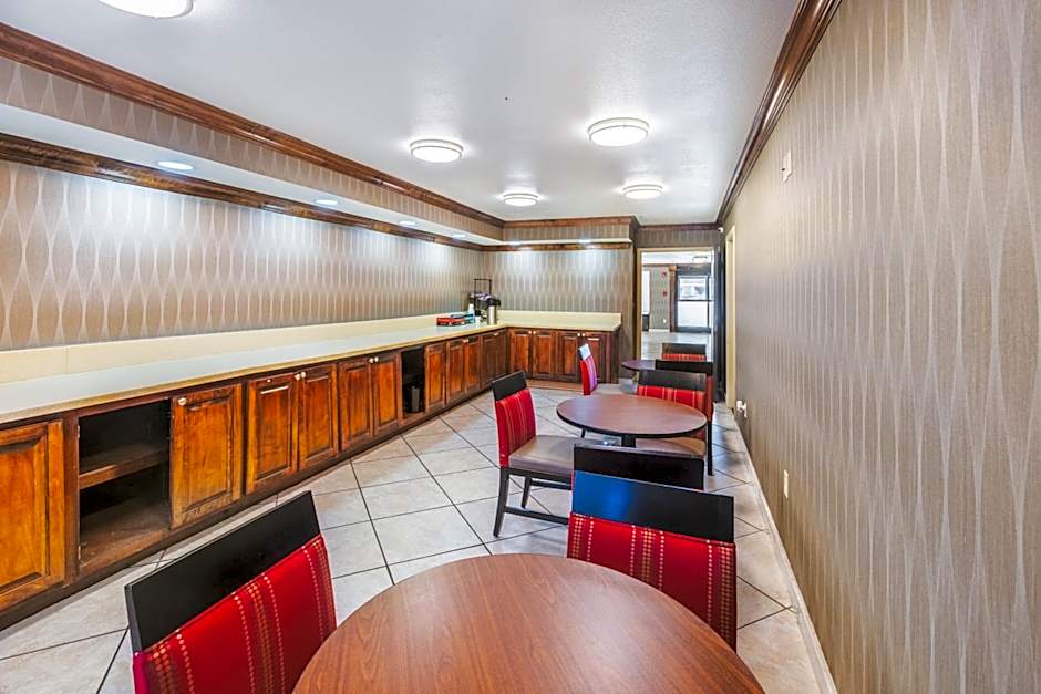 Super 8 by Wyndham Jackson MS Near the Fairgrounds
