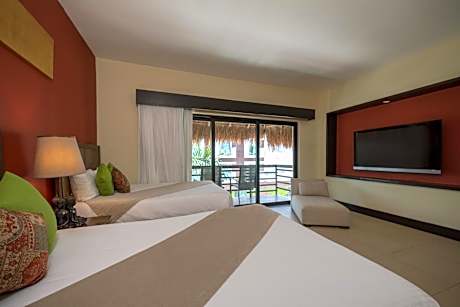 La Divina Two Bedroom Penthouse Suite with Rooftop and Private Pool