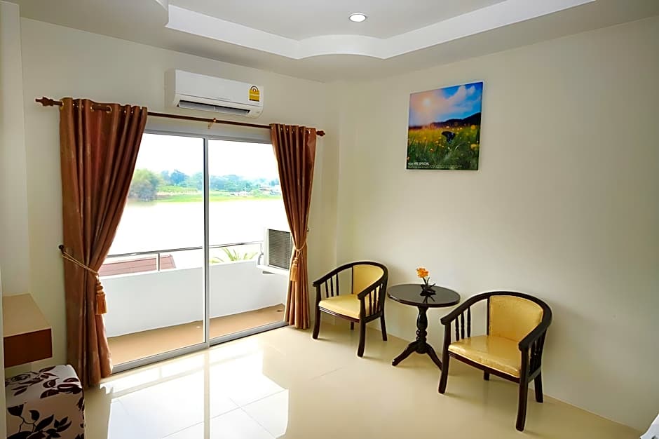 Chaophayathara Riverside Hotel