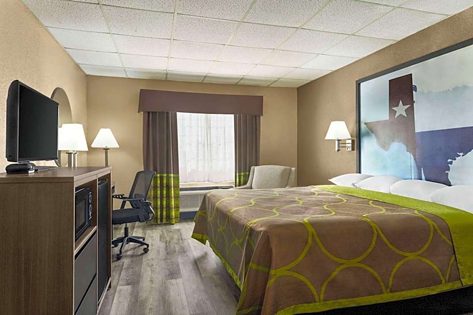 Super 8 by Wyndham Gainesville TX