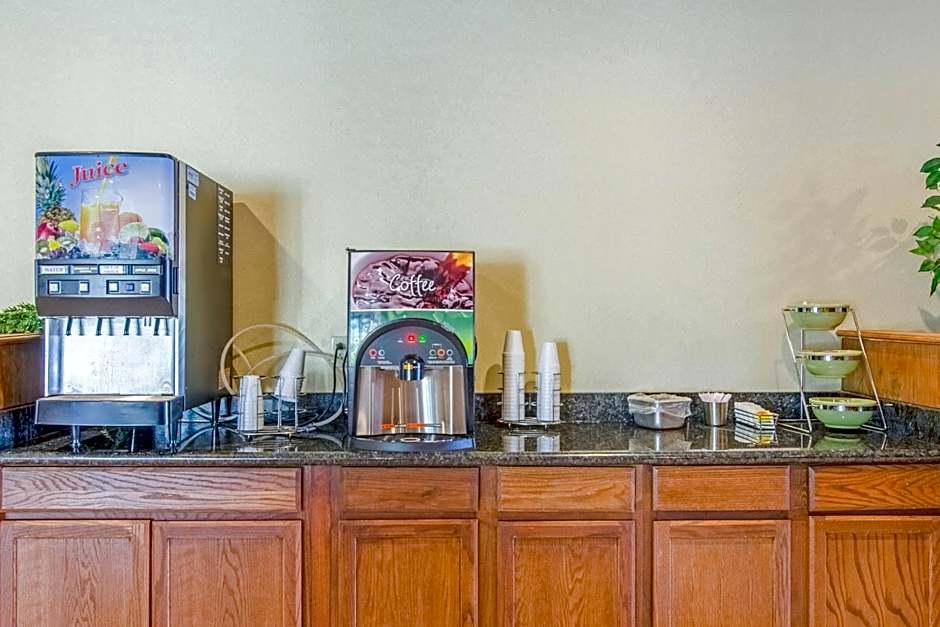 Econo Lodge Inn & Suites Norton - Wise South