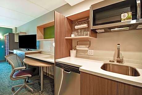 1 King Studio Suite Nosmok Full Size Sofa