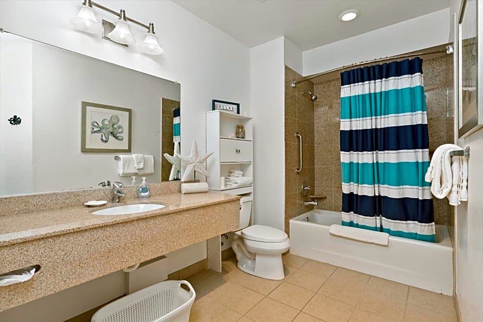 Beach House Inn & Suites