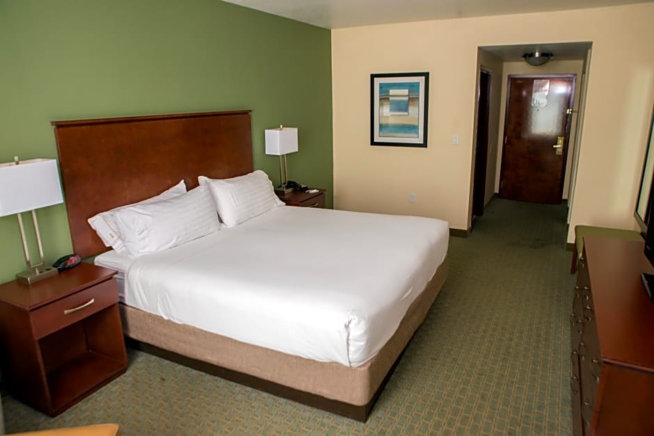 Holiday Inn Express & Suites Cocoa by IHG
