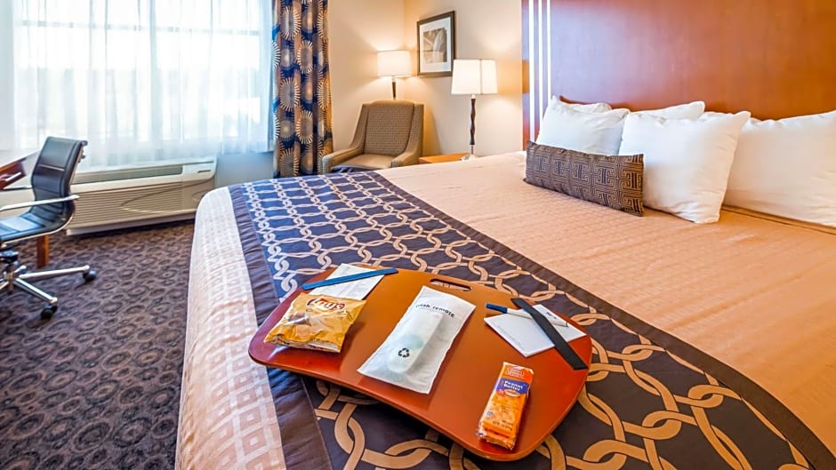 Best Western Plus Rose City Conference Center Inn