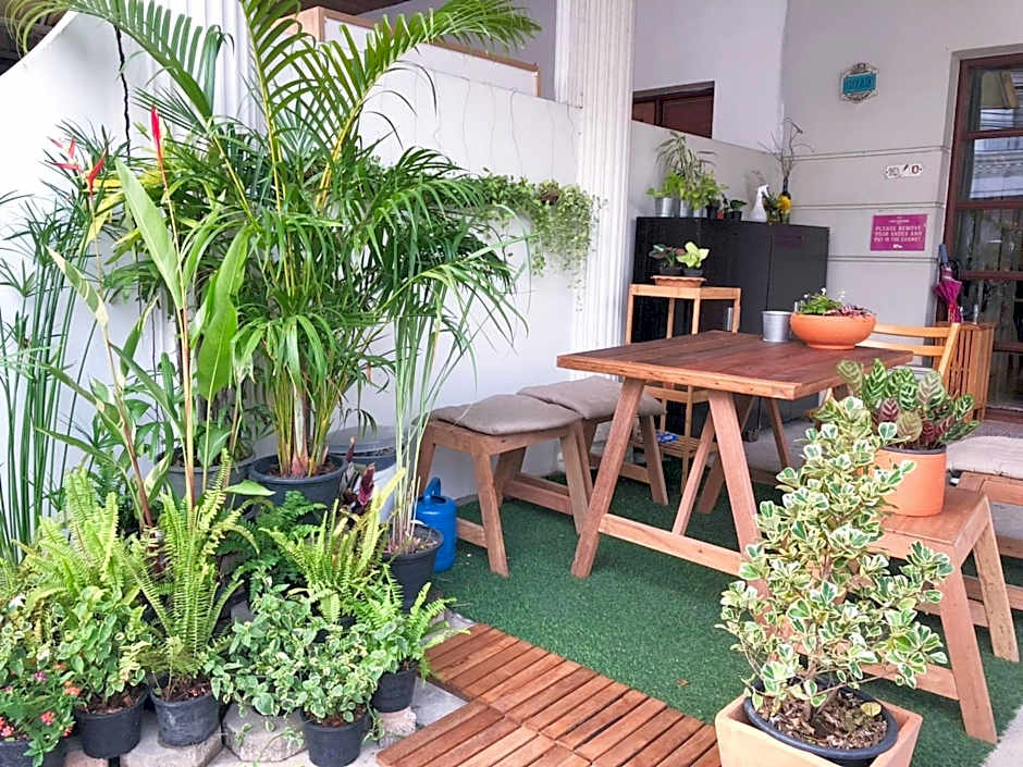 Lost And Found B&B – Bangkok, NY