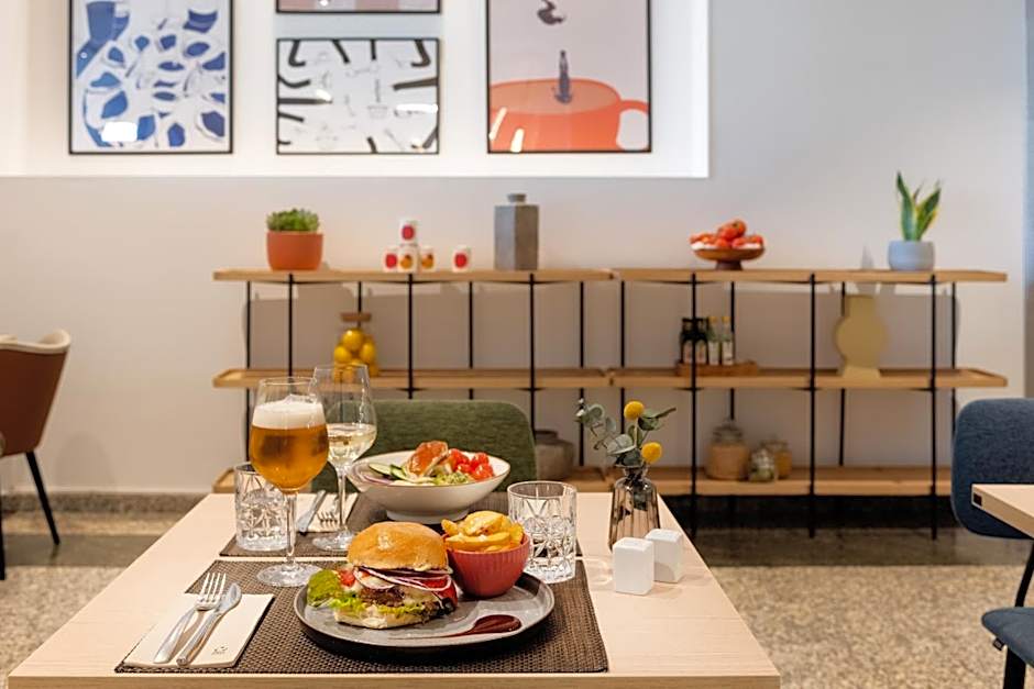 Hotel Santiago Plaza Affiliated by Meliá