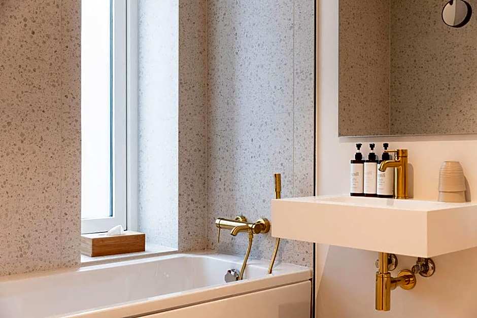 Sixtus Sinatur Hotel & Konference