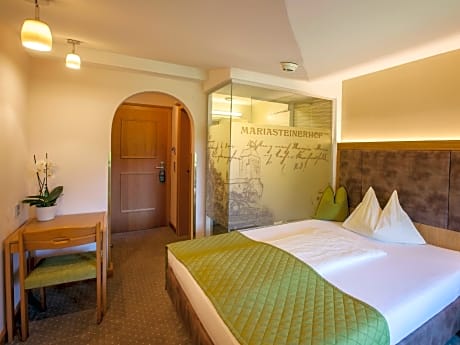 Double Room for Single Use