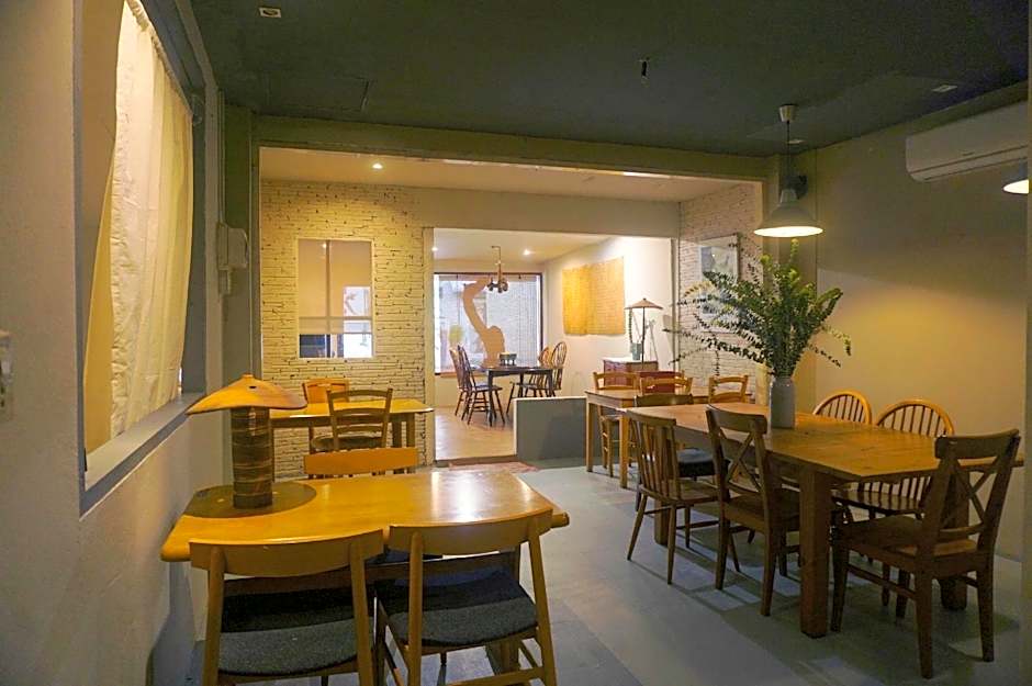 THE GOOSE HOUSE UBON