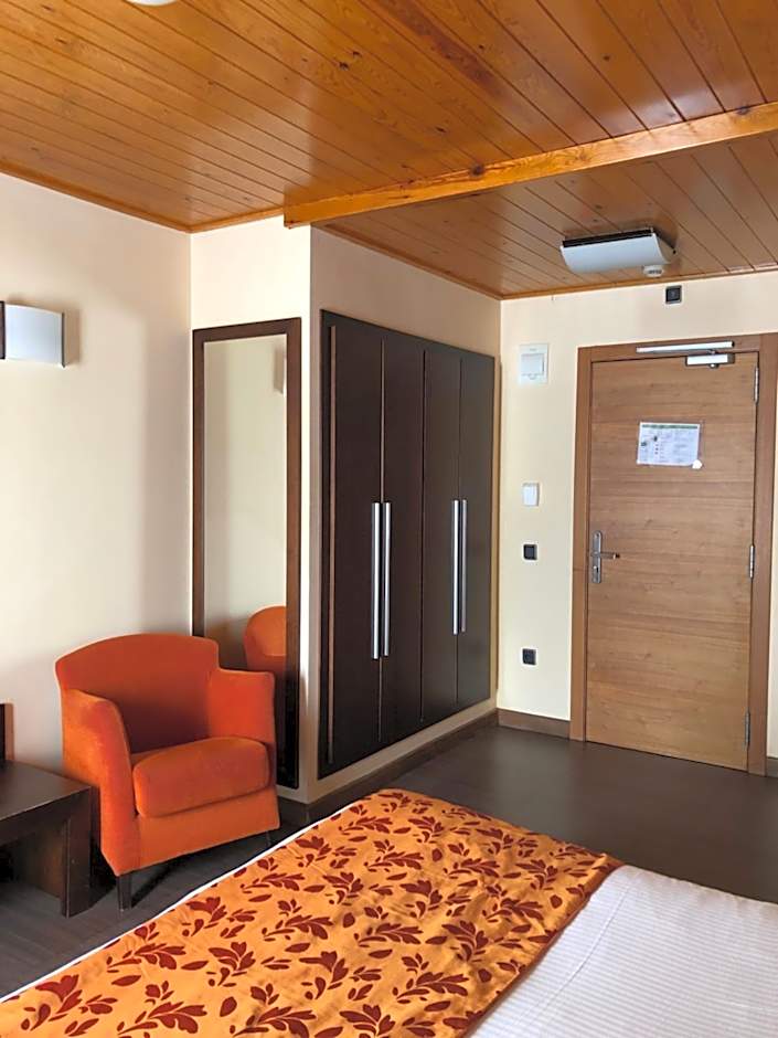 Photo 1 of 4 of 1 Double Bed or 2 Beds