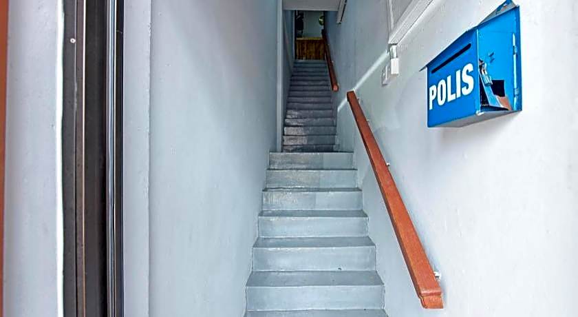 OYO 90662 The 1975 Hotel