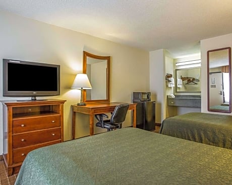 2 Double Beds, Smoking