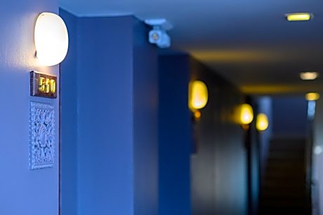 Deluxe King Pool View