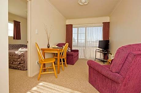 One-Bedroom Apartment with Balcony