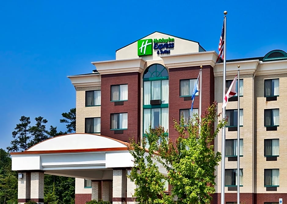 Holiday Inn Express Hotel & Suites Birmingham - Inverness 280 By IHG